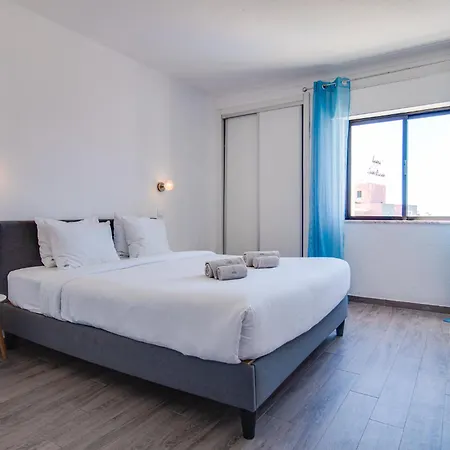 2bd Pool Balcony Wifi Ac Parking 250m