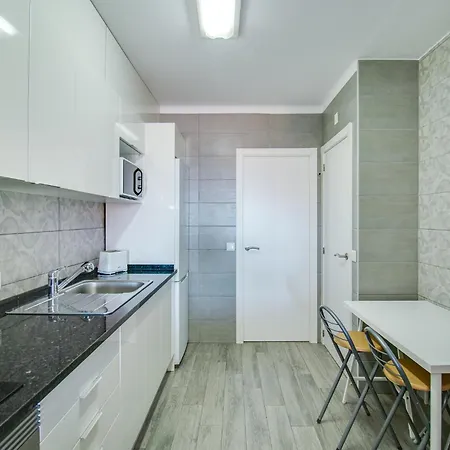 2bd Pool Balcony Wifi Ac Parking 250m *