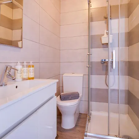 2bd Pool Balcony Wifi Ac Parking 250m Apartament