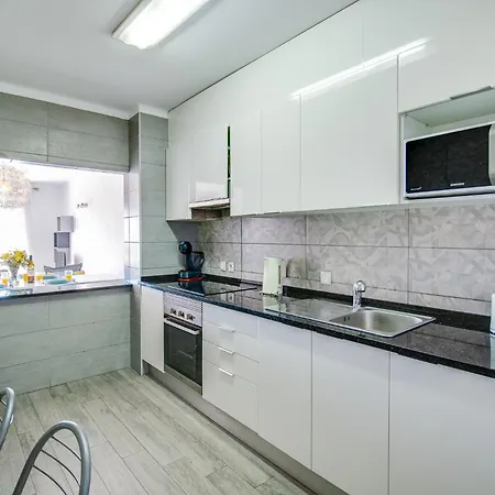 Apartament 2bd Pool Balcony Wifi Ac Parking 250m *