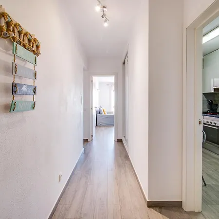 2bd Pool Balcony Wifi Ac Parking 250m Lägenhet